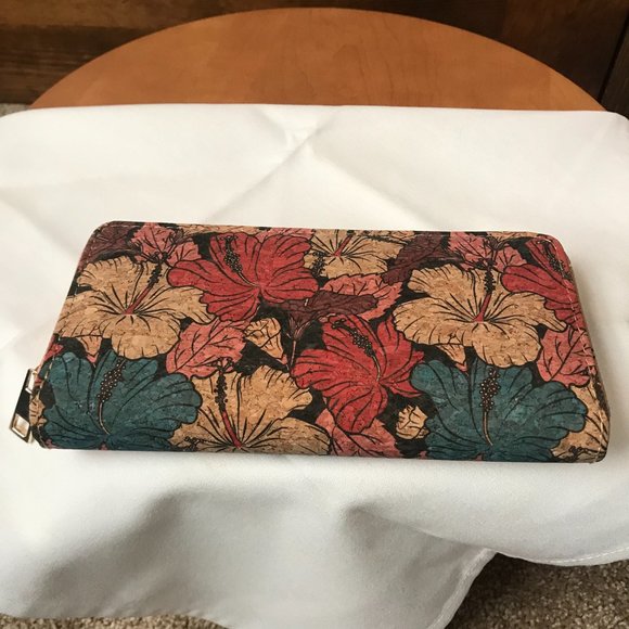 NWT Faux Cork w/Colorful Hibiscus Flowers Zipper Close Wallet/Wristlet - Picture 4 of 6